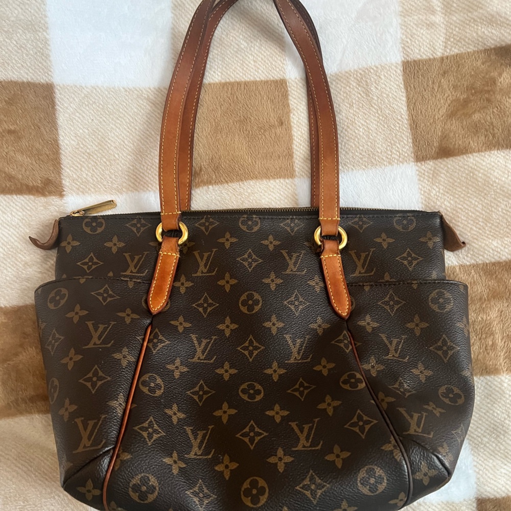 Authentic Louis Vuitton Monogram Totally PM